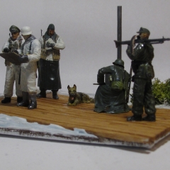 German_Soldiers_at_Field_Briefing
